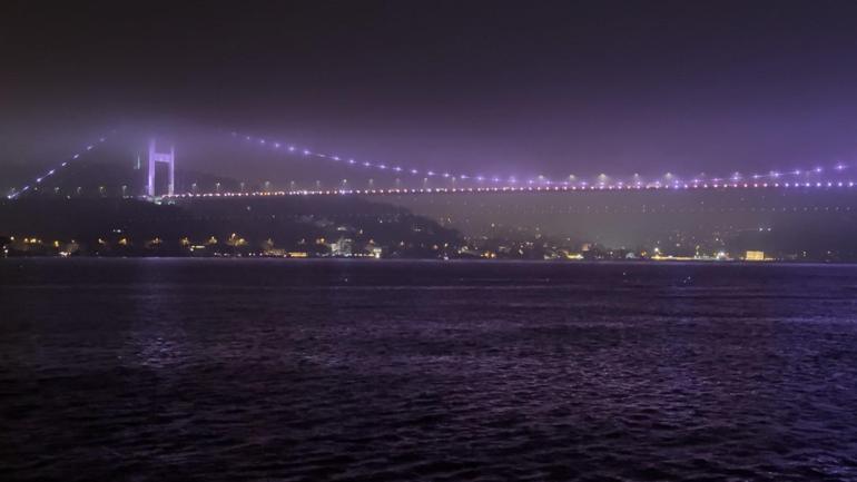 İstanbul Boğazında yoğun sis nedeniyle gemi trafiği askıya alındı