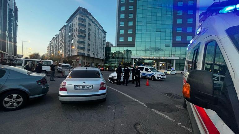 Otomobiliyle, evli sevgilisinin aracına çarptı