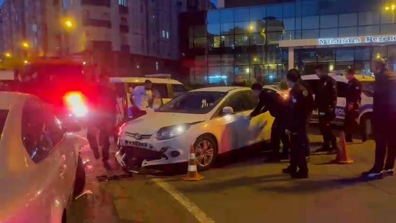 Otomobiliyle, evli sevgilisinin aracına çarptı