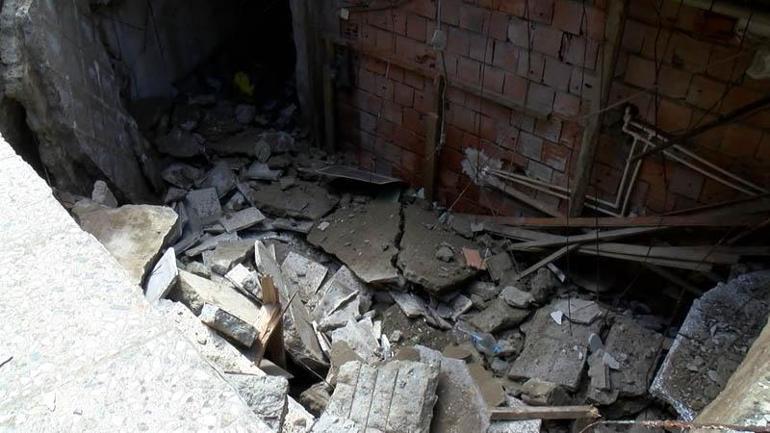 Pendik’te 4 katlı binanın bahçe zemininde çökme