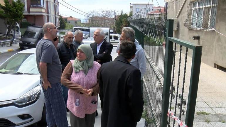 Pendik’te 4 katlı binanın bahçe zemininde çökme