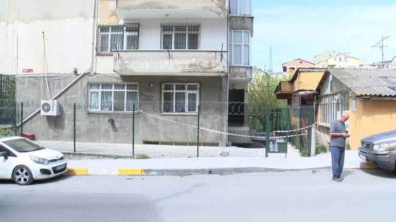 Pendik’te 4 katlı binanın bahçe zemininde çökme