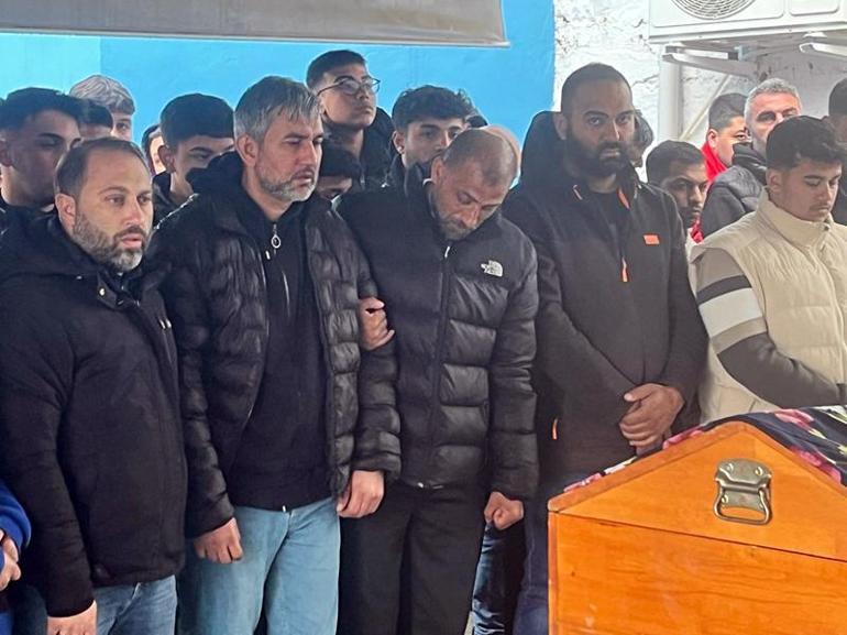 Edirnede lise bahçesinde bıçaklanarak öldürülen Gülden, toprağa verildi