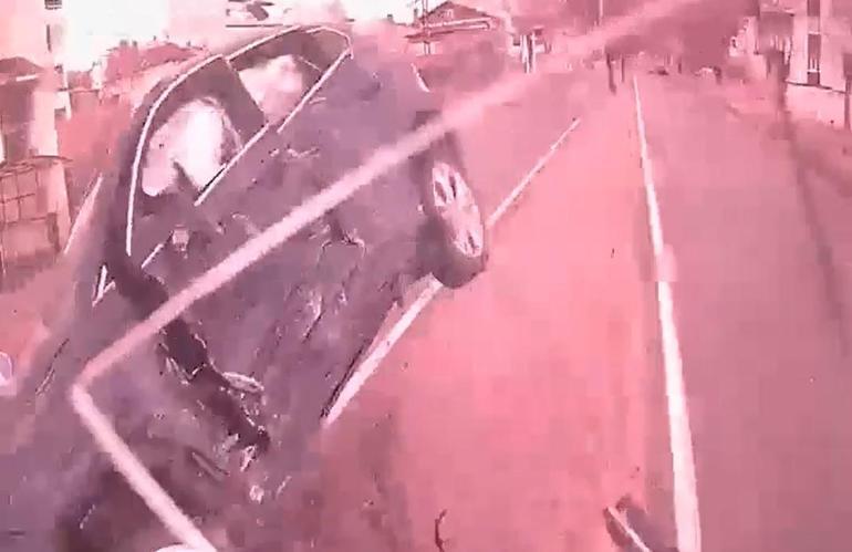 Sivasta 3 kişinin yaralandığı kaza kamerada