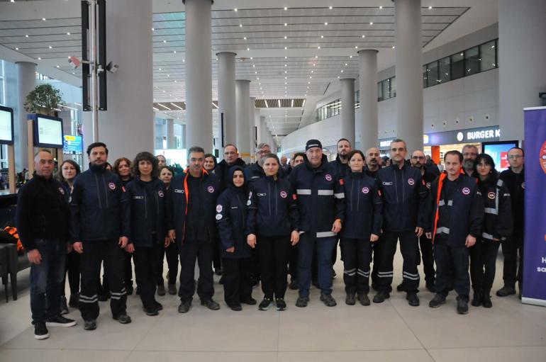 Myanmarda arama kurtarma çalışmalarına katılan Türk ekip, yurda geri döndü