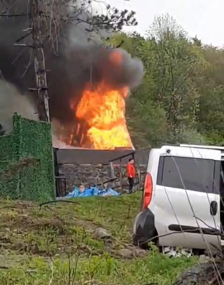 Sakaryada çıkan yangında bungalov kullanılamaz hale geldi