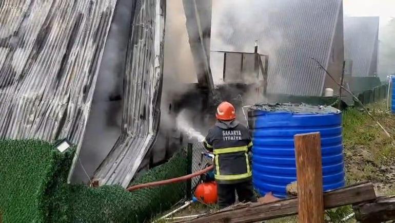 Sakaryada çıkan yangında bungalov kullanılamaz hale geldi