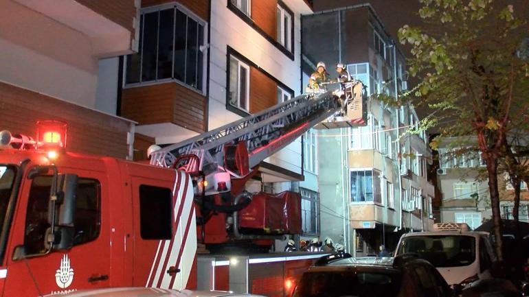 İstanbulda fırtına etkili oldu; çatılar uçtu, elektrik telleri koptu