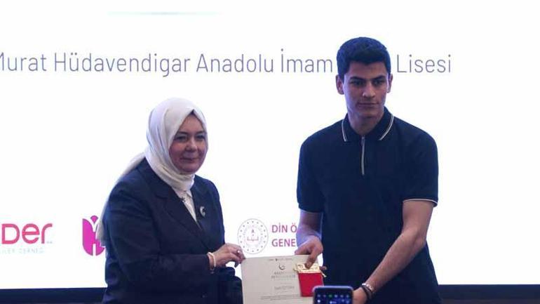 ‘Rehberim Peygamberim Yarışması’nda dereceye giren öğrenciler ödüllerini aldı