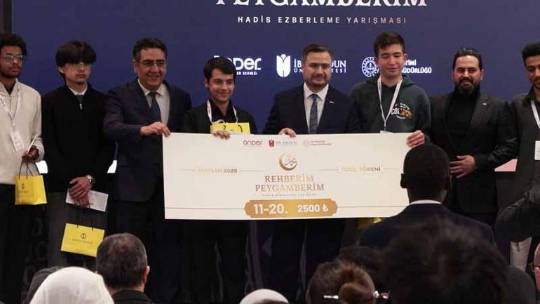 ‘Rehberim Peygamberim Yarışması’nda dereceye giren öğrenciler ödüllerini aldı