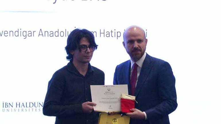 ‘Rehberim Peygamberim Yarışması’nda dereceye giren öğrenciler ödüllerini aldı