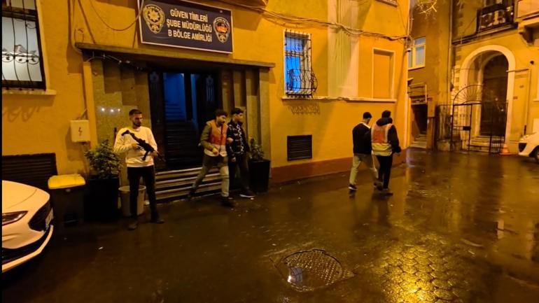 Karaköy’de fırın çalışanını tekme tokat dövüp gasbettiler; o anlar kamerada