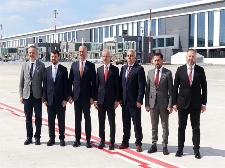 Bakan Uraloğlu: Antalya’nın uluslararası havacılıkta marka haline gelmesi için önemli bir adım attık