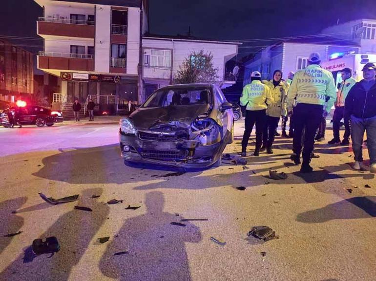 Bursada otomobil ile çarpışan motosikletin sürücüsü ağır yaralandı; kaza anı kamerada
