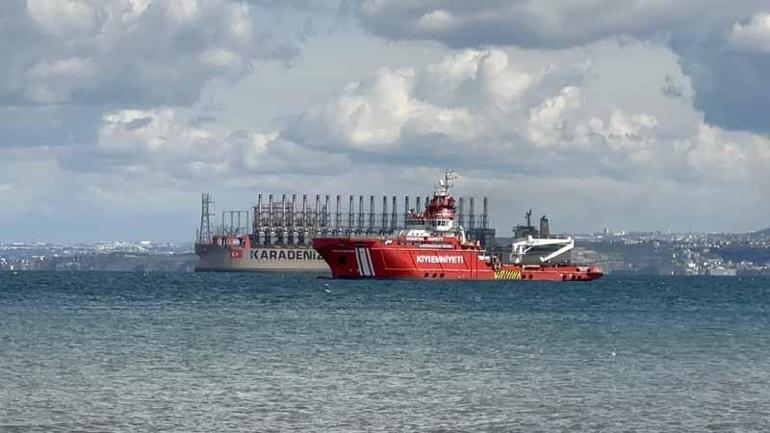 Yalovada karaya oturan 289 metrelik enerji gemisi kendiliğinden kurtuldu