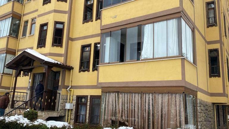 Daire yangınında 3ü çocuk, 4 kişi dumandan etkilendi