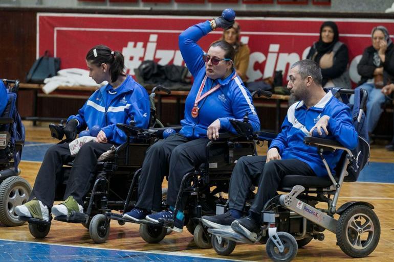 Kırık ayağıyla bronz madalya kazandı