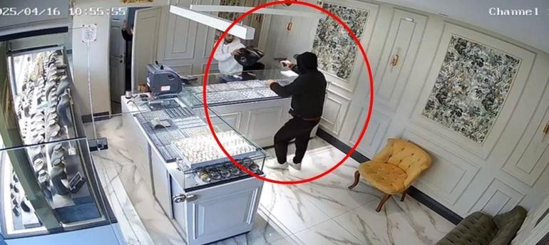 Kuyumcu, silahlı soygun girişimini ‘şaka’ sandı, şüpheli ateş edip kaçtı; 3 gözaltı