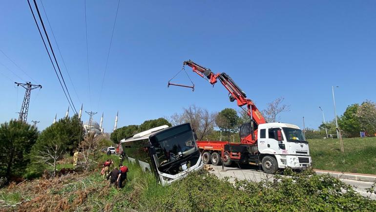 Yolcu otobüsü vinçle çıkarıldı, araçta sıkışan sürücü kurtarıldı