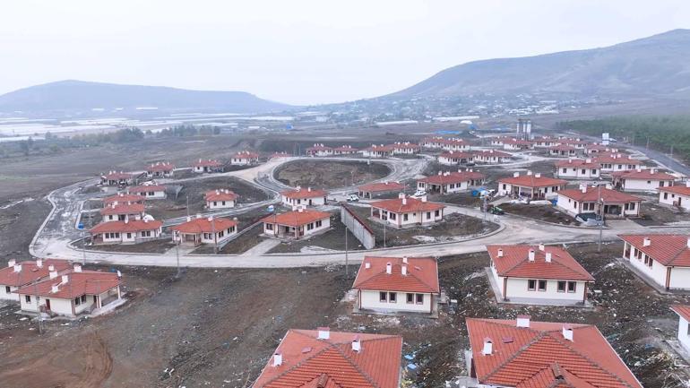 Bakan Kurum: Köy evlerimizi gören hayran kalıyor