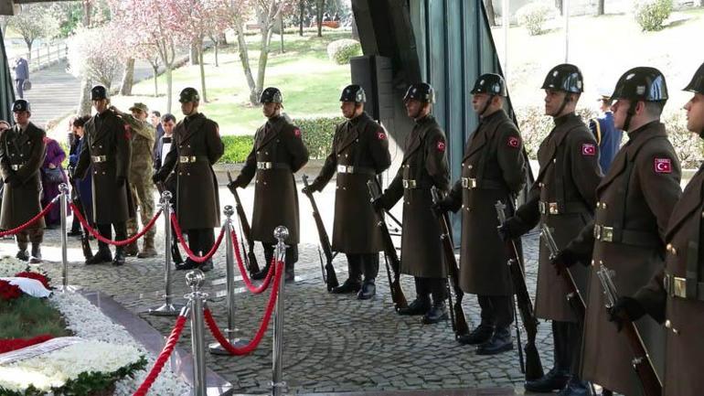 8inci Cumhurbaşkanı Turgut Özal mezarı başında anıldı