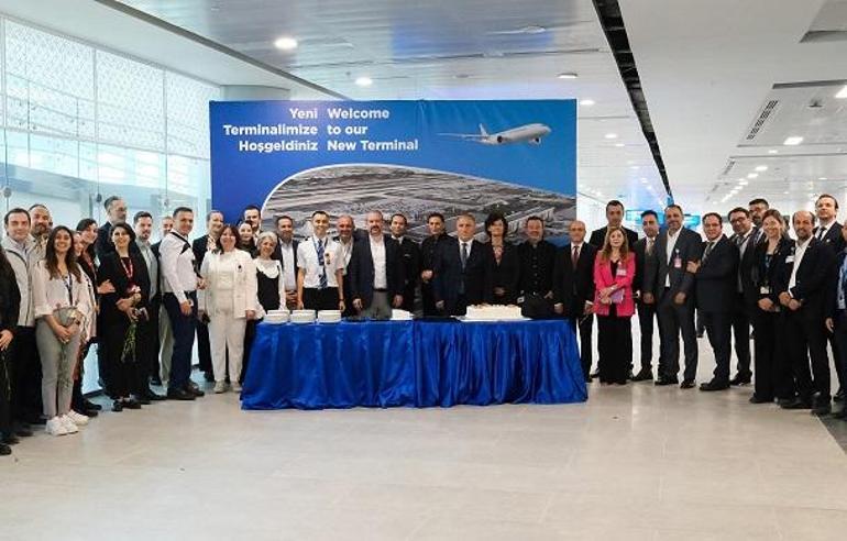Yenilenen Antalya Havalimanı ilk yolcularını karşıladı