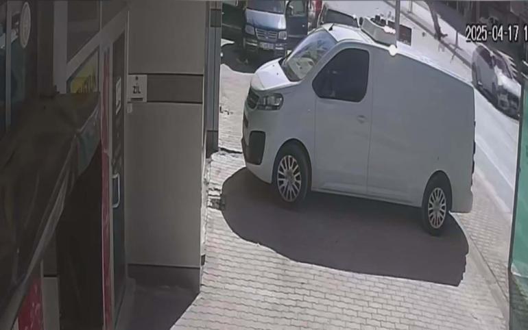 Yaşı küçük sürücünün ortaokul öğrencilerine çarptığı kaza kamerada: 1 ölü, 1 yaralı