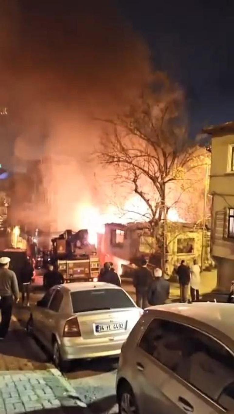 Gaziosmanpaşada, metruk evde çıkan yangın yandaki binaya sıçradı: Bu beşinci yanışı