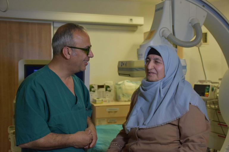 Stent takılırken kalbi durdu, masajla hayata döndü, işlem tamamlandı