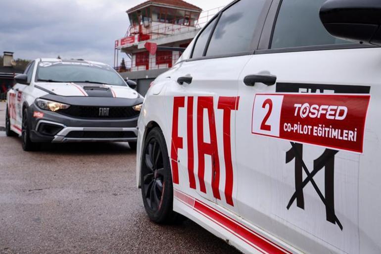 Şampiyon pilotlar, 30 kadın co-pilotu pistlere hazırladı