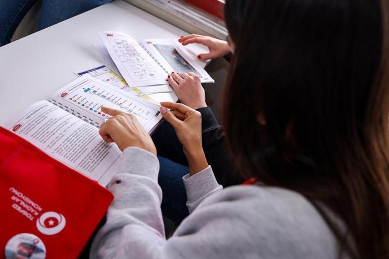 Şampiyon pilotlar, 30 kadın co-pilotu pistlere hazırladı