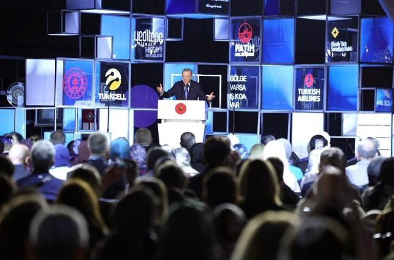 Cumhurbaşkanı Erdoğan, 3’üncü Yeditepe Bienali’nin açılışına katıldı