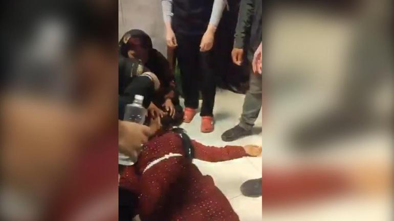 Şanlıurfa’da muayene kuyruğunda bekleyen kadın bayıldı