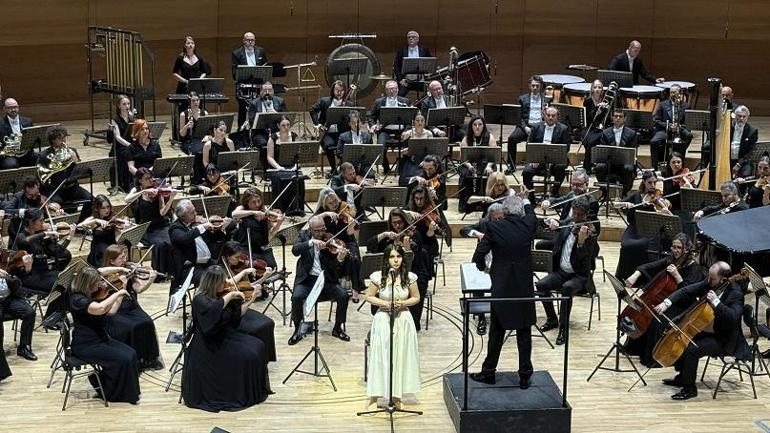 Savaş mağduru çocukların çığlığı, CSO sahnesinde yankılandı