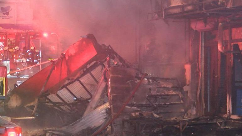 Başakşehirde 4 katlı iş merkezinde yangın; 6 iş yeri ile 2 araç kullanılamaz hale geldi