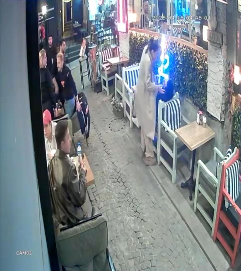 Beşiktaşta kafeteryada eşiyle birlikte otururken silahlı saldırıya uğrayan adam hayatını kaybetti