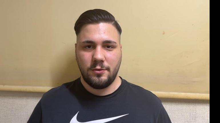 Esenyurtta motosikletli maganda otomobilin aynasını kırdı: Mahalleye gel kavga edeceğiz