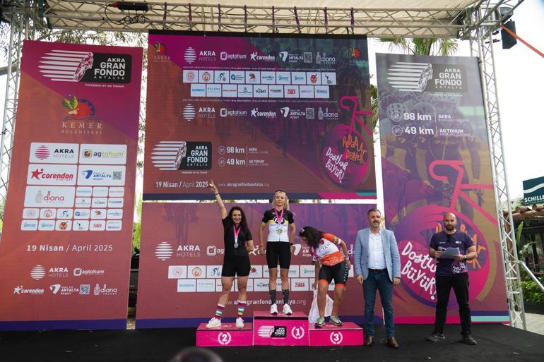 AKRA Gran Fondo’da pedallar dostluk için döndü