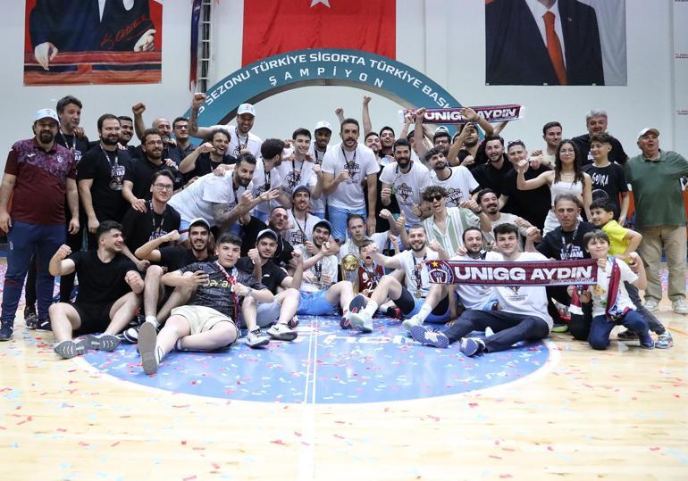 Şampiyon Trabzonspor kupasına kavuştu