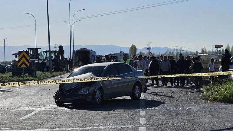 İşçi servis midibüsüyle otomobil çarpıştı: 12 yaralı