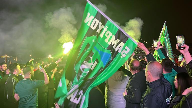 Kocaelisporun 16 yıl sonra Süper Lig’e yükselmesi coşkuyla kutlandı