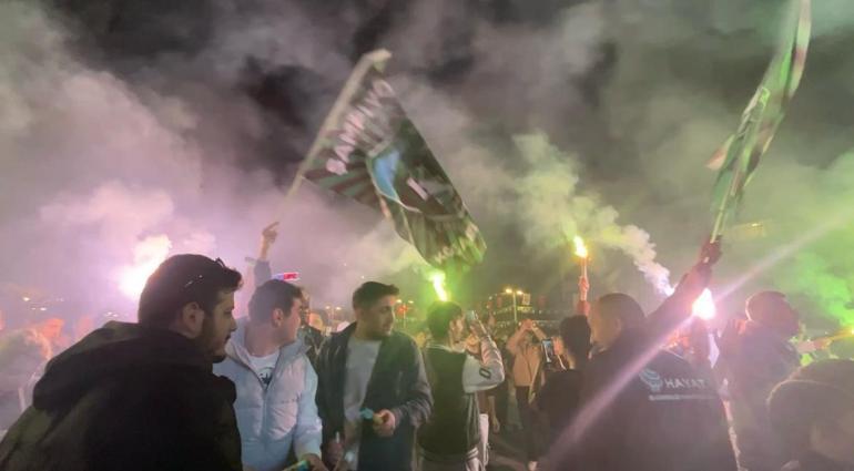 Kocaelisporun 16 yıl sonra Süper Lig’e yükselmesi coşkuyla kutlandı