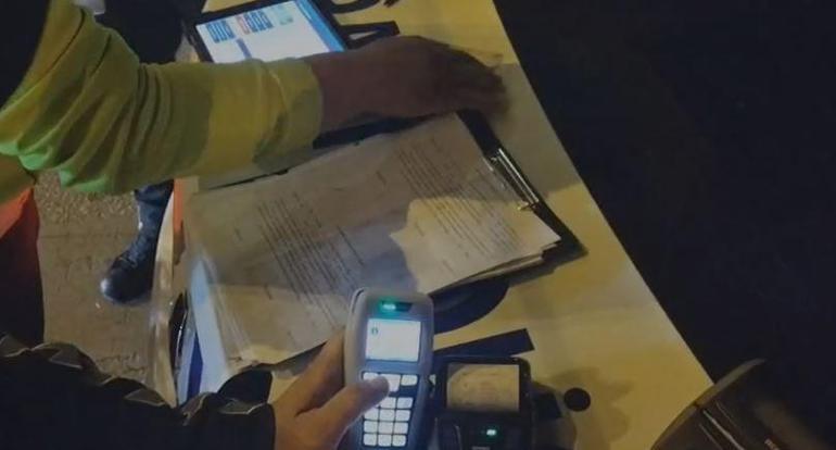 1.93 promil alkollü çıkan sürücü, polislere zor anlar yaşattı