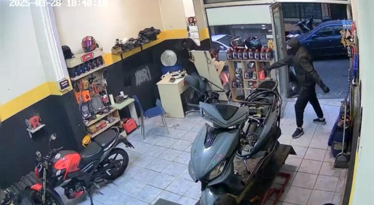 Beyoğlu’nda tamirhaneye kurşun yağdıran saldırgan yakalandı; o anlar kamerada