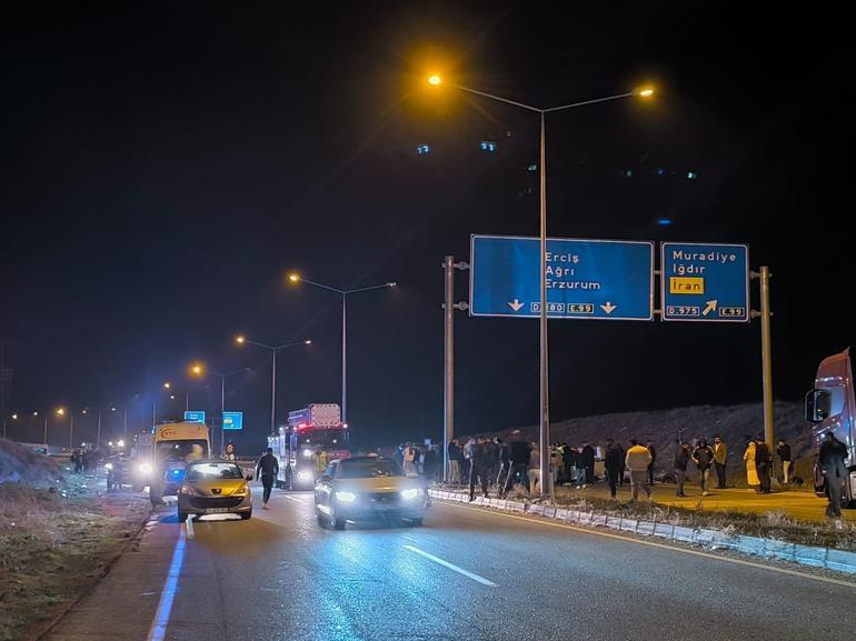 Otomobil diğere çarptı; baba ve 2 kızı hayatını kaybetti