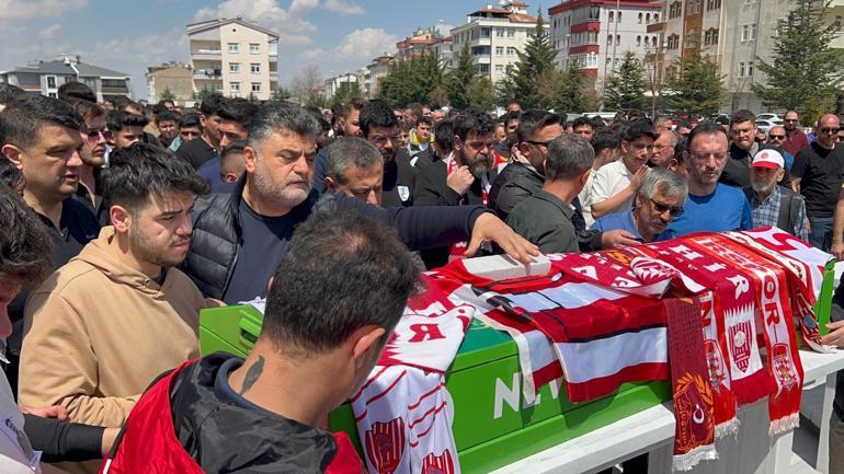 İşe giriş için fiziki test sırası beklerken kalp krizinden ölen İhsan, toprağa verildi