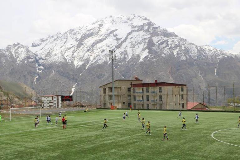 Kadın futbolunda Hakkarigücü, Fenerbahçe Petrol Ofisine 2-1 mağlup oldu