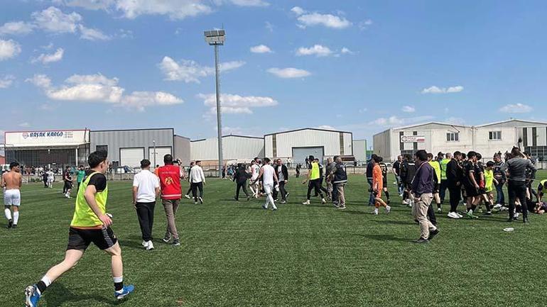 Konyada amatör lig maçı sonunda saha içinde gerginlik yaşandı: 2 yaralı