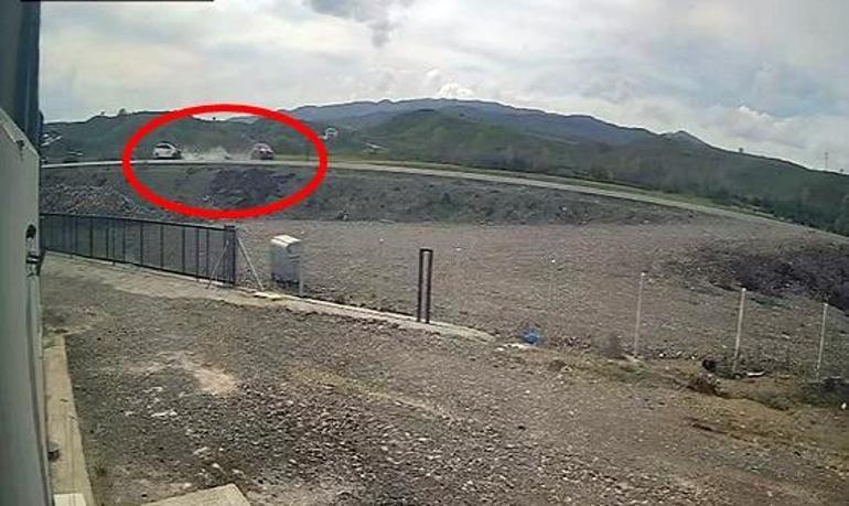 Bingölde otomobil ile sürücü kursu aracının çarpıştığı kaza kamerada: 2 yaralı