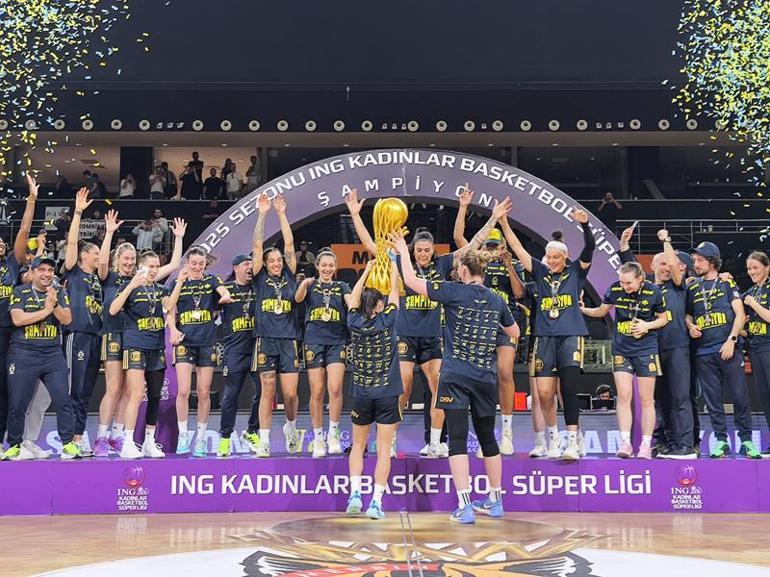 Kadınlar Basketbol Süper Ligi Şampiyonu Fenerbahçe, kupasını aldı